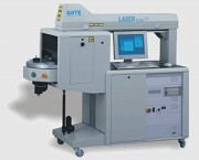 Stroj na gravírování laserem používaný v KATE agency ke gravírovaní reklamních předmětů